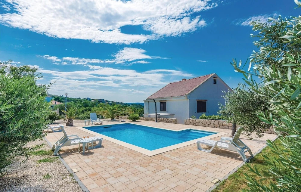 Amazing Home in Rtina With Wifi and 4 Bedrooms