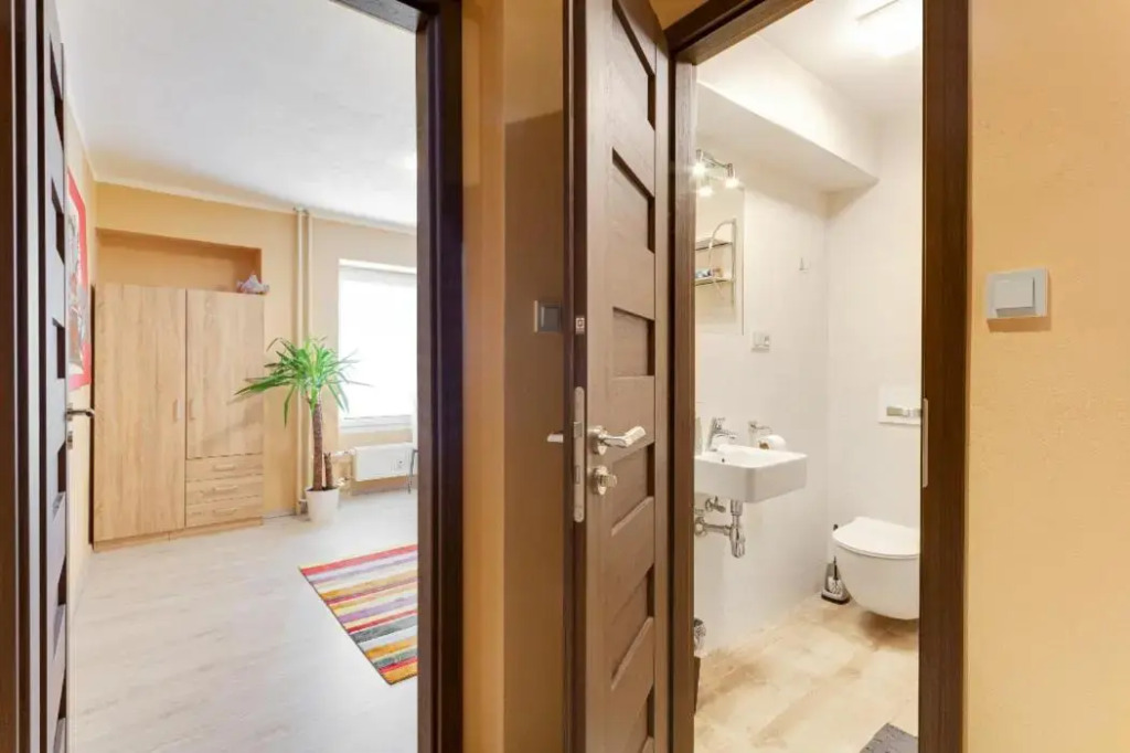 Cozy room with private bathroom, 9mins oldtown, 15mins airport, WiFi