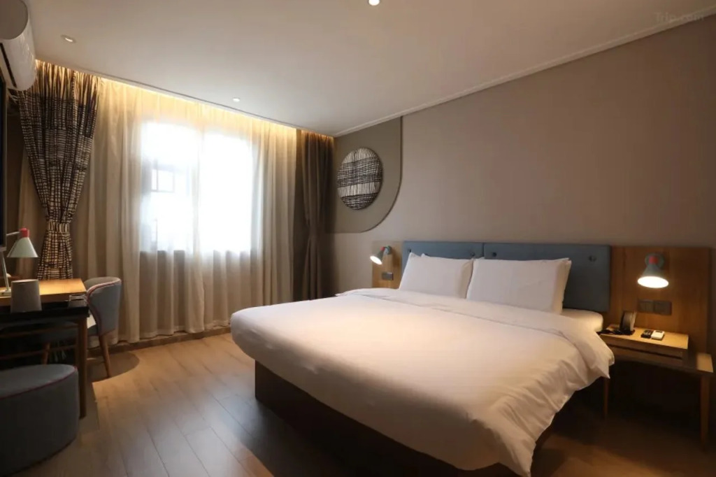 Home Inn (Hengyang Jingzhu Square Nanhua University)