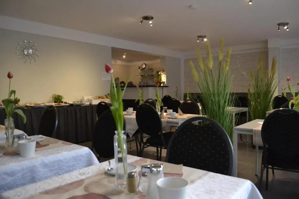 Hotel Café Galerie I Hannover-Garbsen I Free Parking