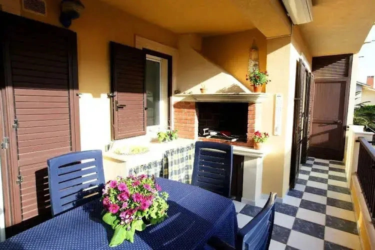 CaseSicule: Scirocco, Nice Veranda with Barbecue, beach at 200 m, Wi-Fi