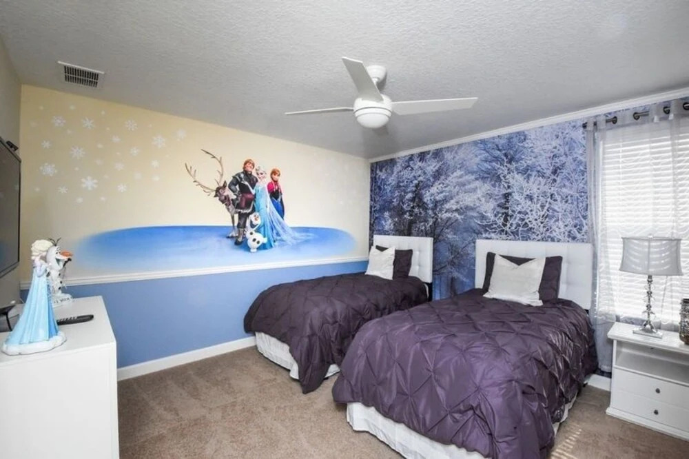 Luxury Movie Theater Room, Pool Spa & Game Room! 8 Bedroom Home