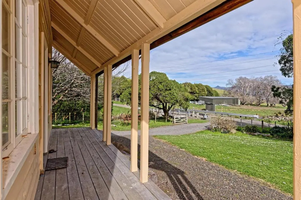 Historic Pavitt Cottage - Robinsons Bay Holiday Home