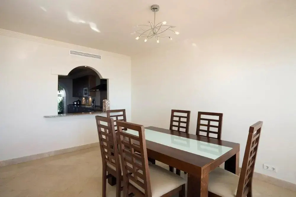 Immaculate 3-bed Penthouse- Stunning Views