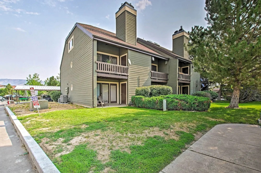 Contemporary Family Condo by Pineview Reservoir!