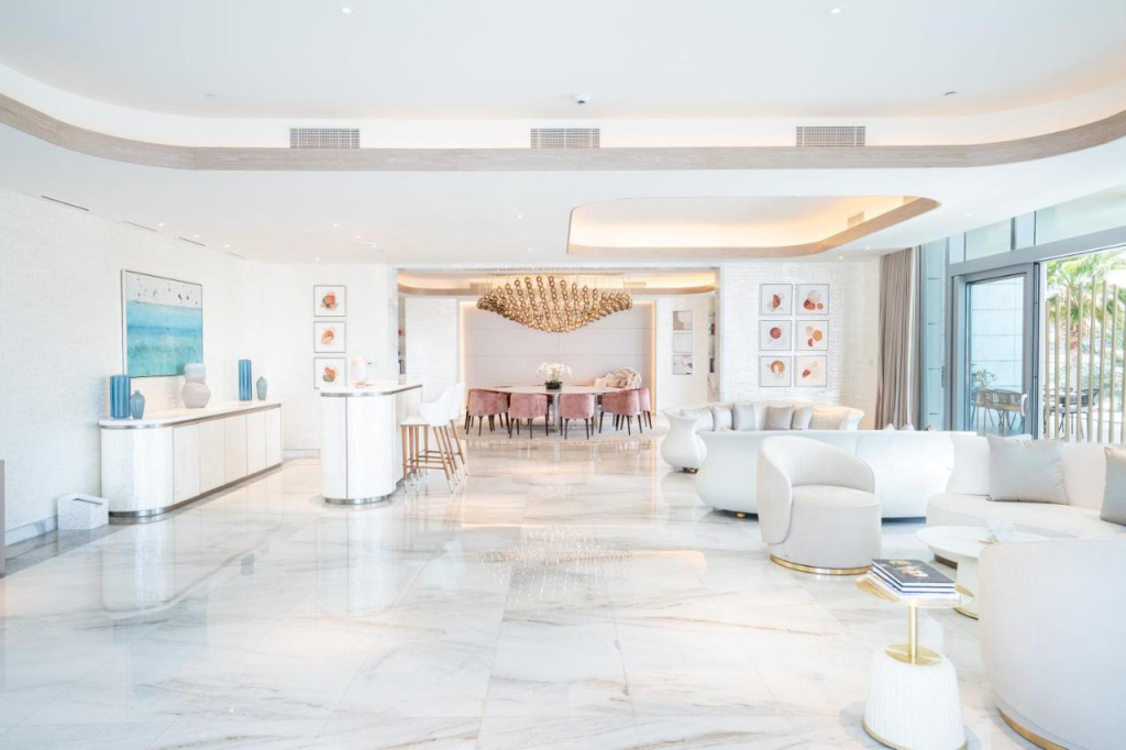 FIVE LUXE