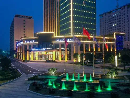 Mercure Xinyang East Railway Station