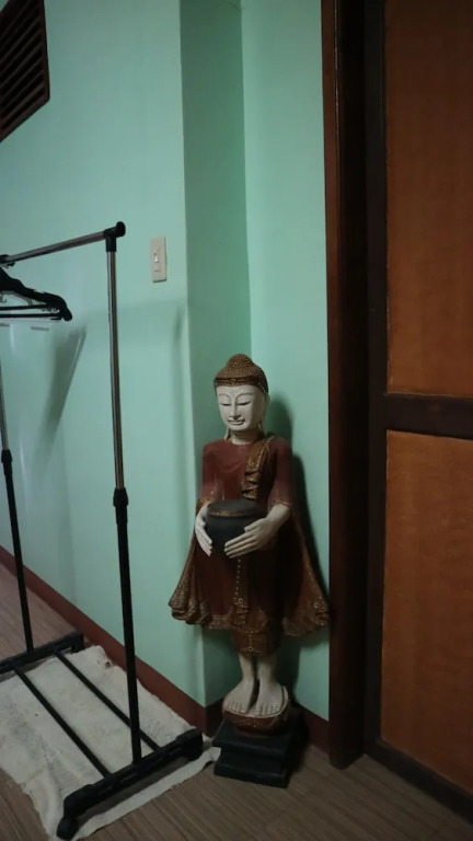 Lolo Oyong Pension House