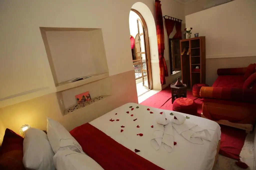 Riad white flowers