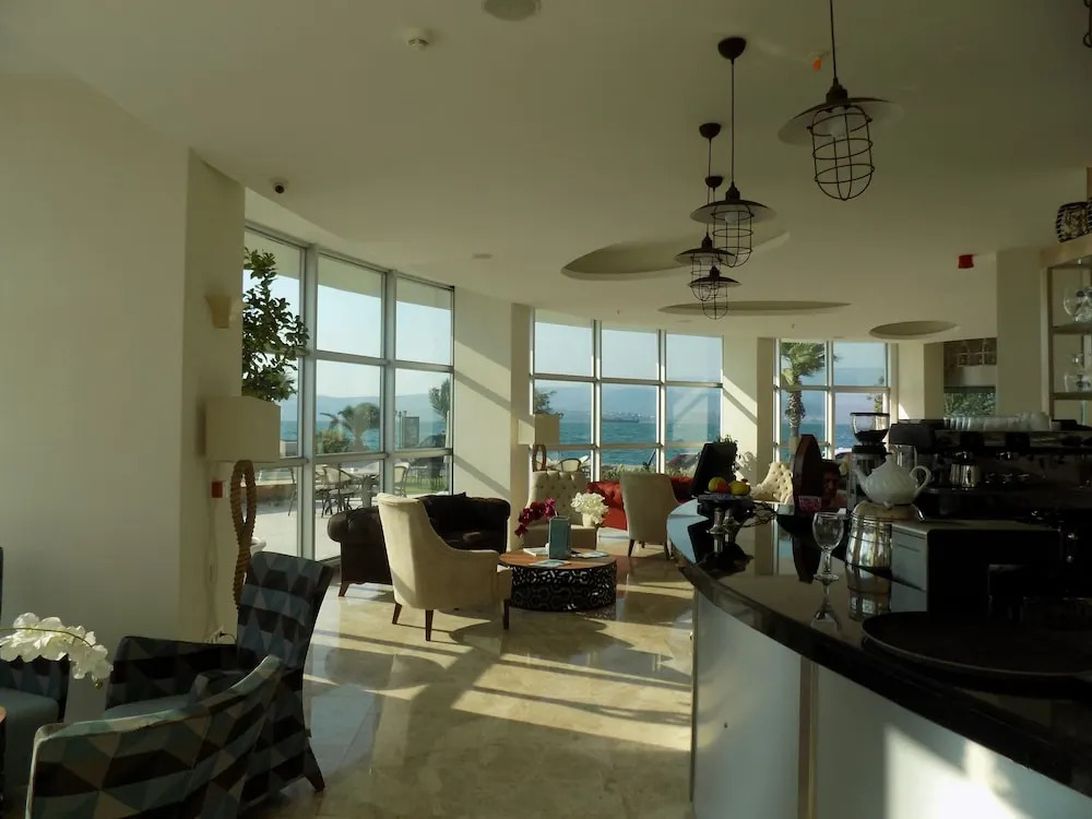 Marina Suites & Spa