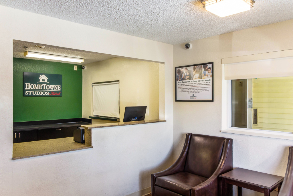 HomeTowne Studios by Red Roof Houston - West Oaks - Energy Corridor
