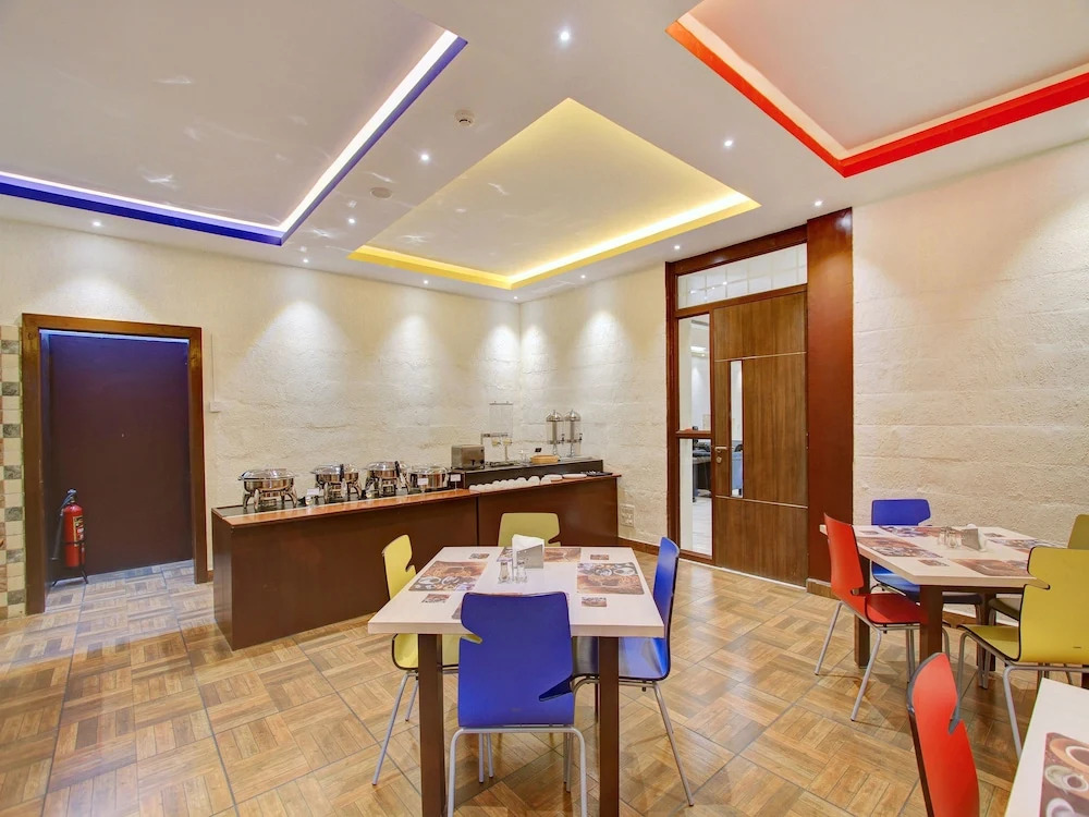 OYO 13090 Astor Hotel
