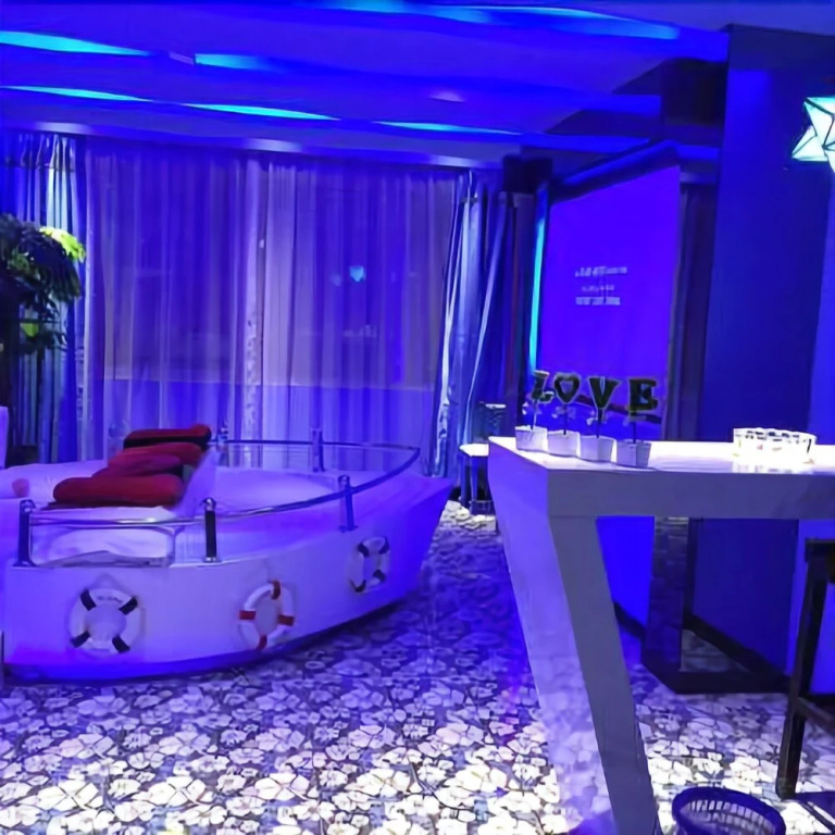 Love Theme Hotel - Shanghai Yuyuan Garden Branch