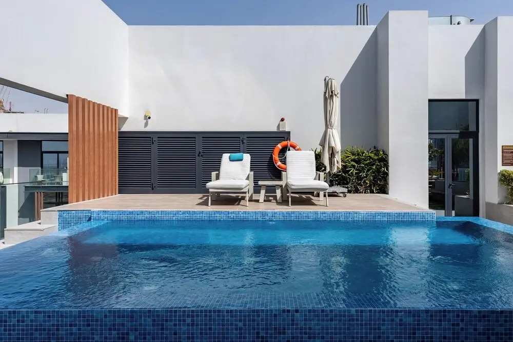 Waves - Comfortable JVC Apt with Balcony