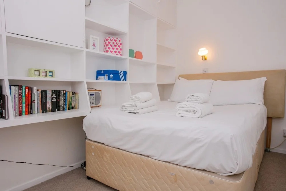 Studio Apartment in Putney With Balcony Sleeps 2
