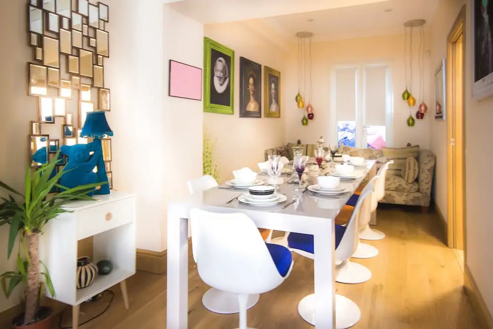 ROCH Lovely Townhouse 4 Bed 2 Bath