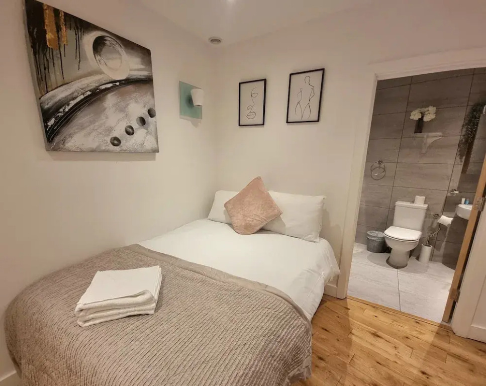 Large Duplex 7 Adults at London Bridge