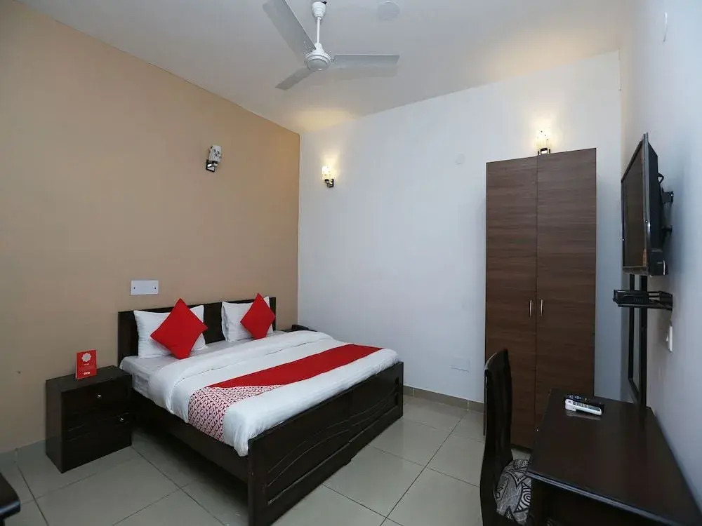 OYO 15674 Mahak Residency