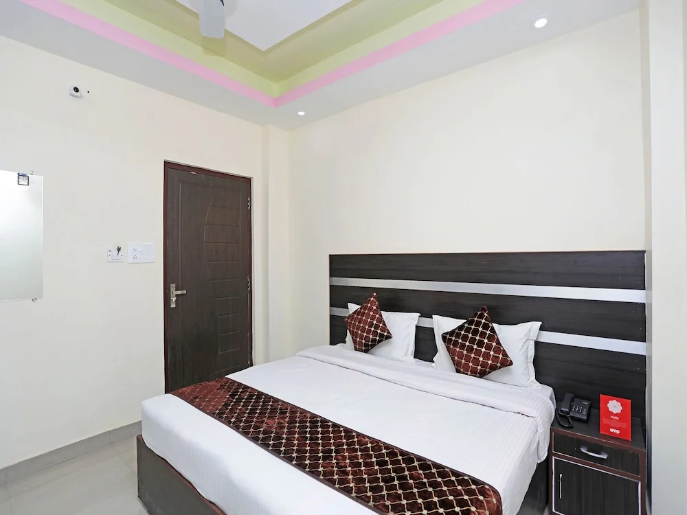 OYO 13796 Stay Inn