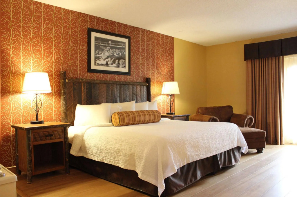 Old Creek Lodge