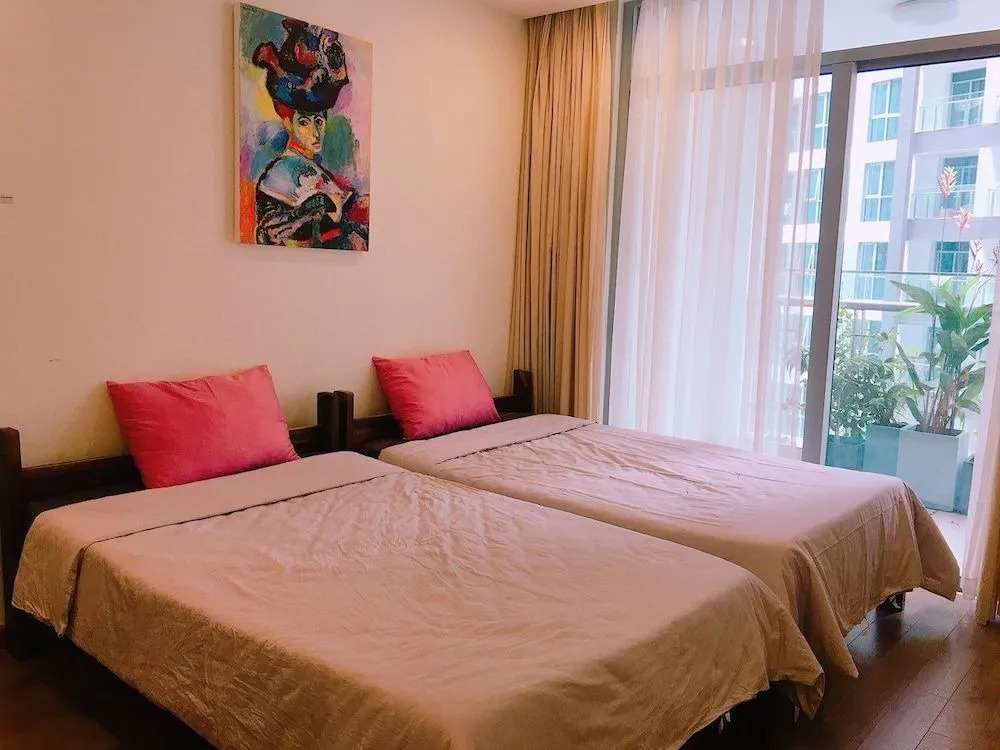 Aurora Apartment by Glenwood