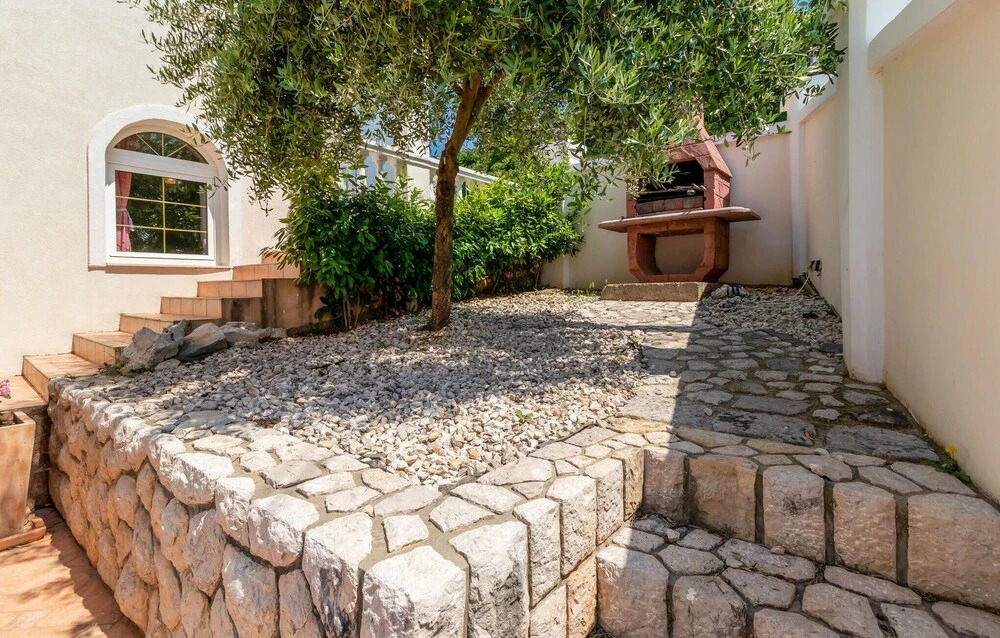 Beautiful Apartment in Dramalj With Wifi and 3 Bedrooms