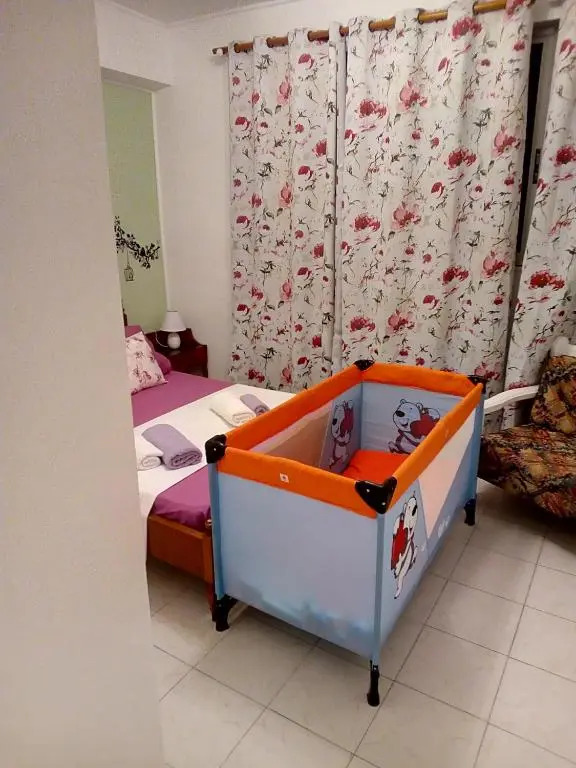 Small apartment 10 min (walk) from Piraeus port