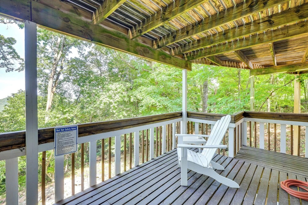 Ozark Mountain View Retreat w/ Hot Tub!