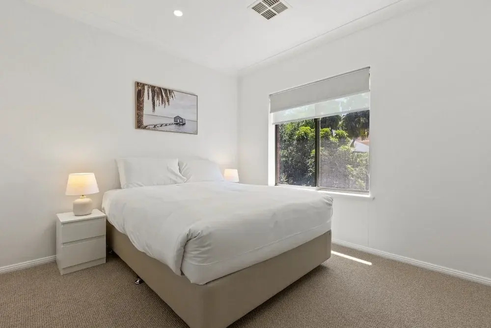 Elegant 3-bed Home From Sunny Glenelg Beach