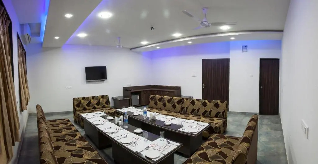 OYO 9130 Hotel Sheetal International