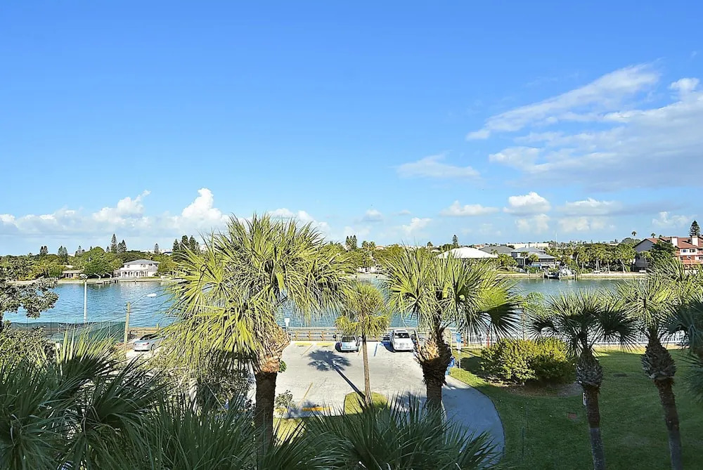 Land's End 402 Building 1 Lots of Updates/amazing Water View
