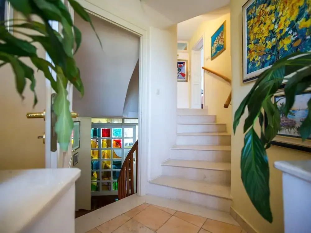5 Bedroom Holiday Home With Balcony