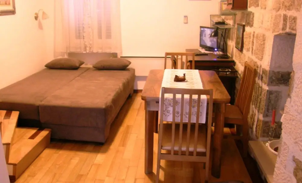 Apartments Mladen