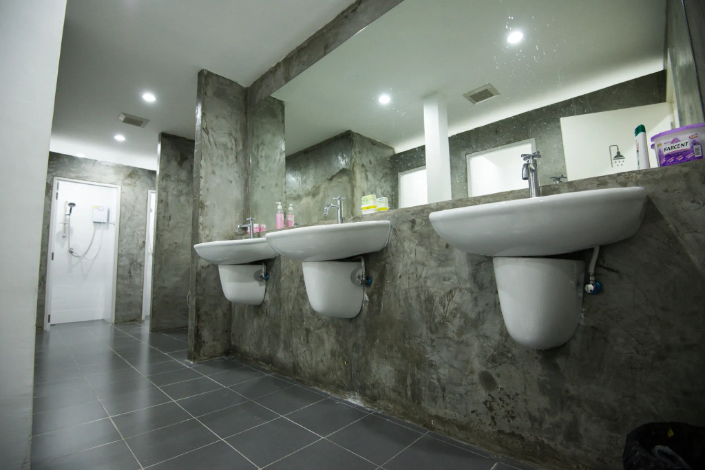 MonkeyNap Hostel