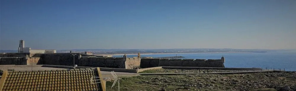 The "house of the Cat That Wanted to be a Fisherman" in Front of the sea