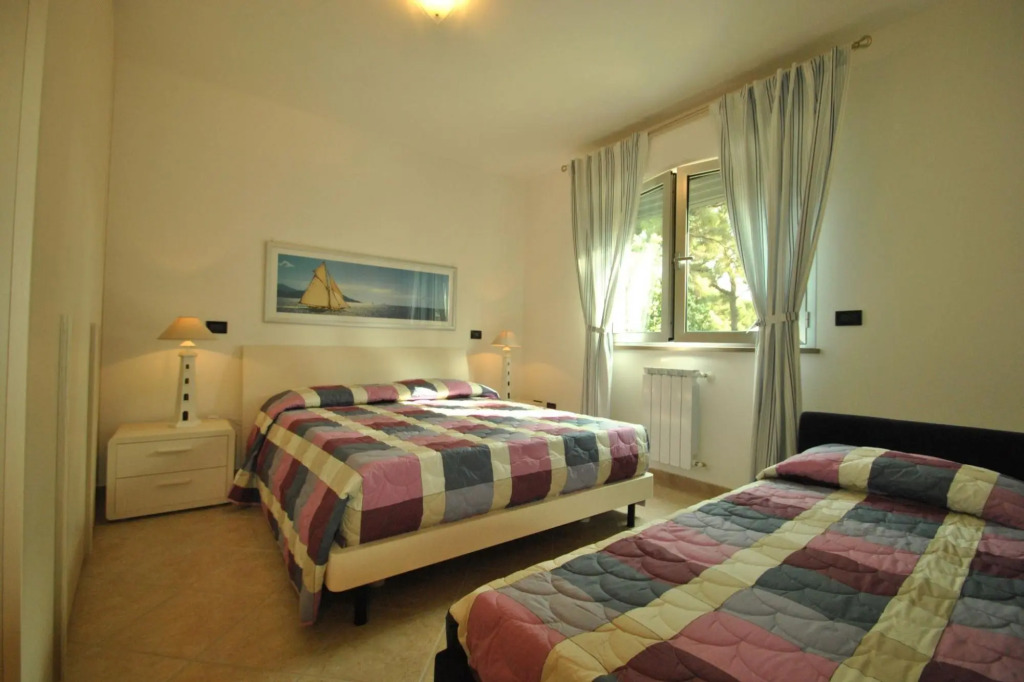 In vacation residence, mt. 50  from the sea, apartment on the 1st floor with terrace, 3 beds. Reserv-Venus- Bilocale Mare