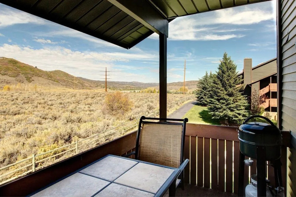 Mountain-View Beauty by RedAwning