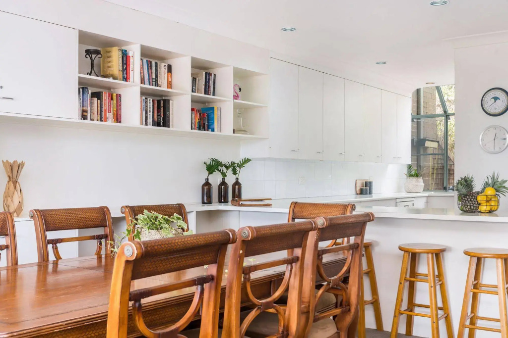 11 James Cook Apartments - w. pool & beach access