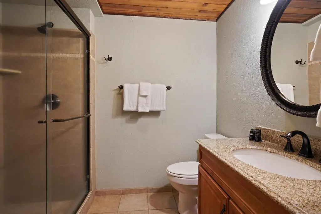 7 Grizzly-AC-Hot Tub-2BR/2BA