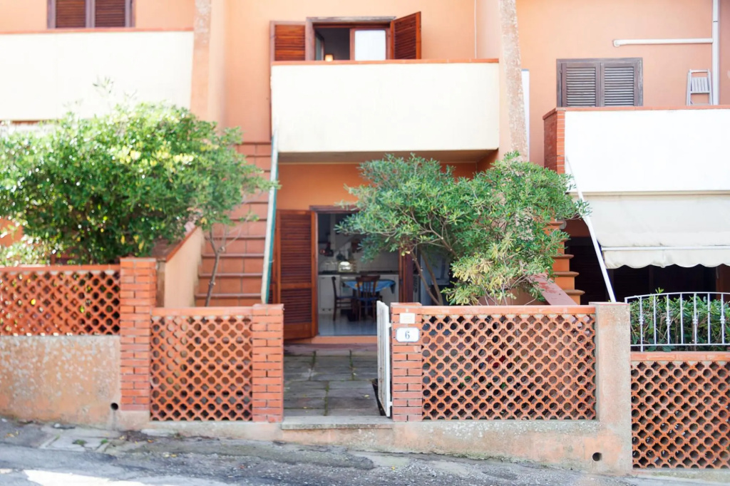 Trilocale Azzurro with small garden-TRILOCALE AZZURRO
