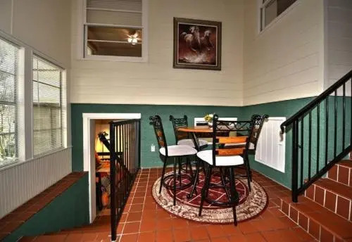 Comal Cottage on Union #291