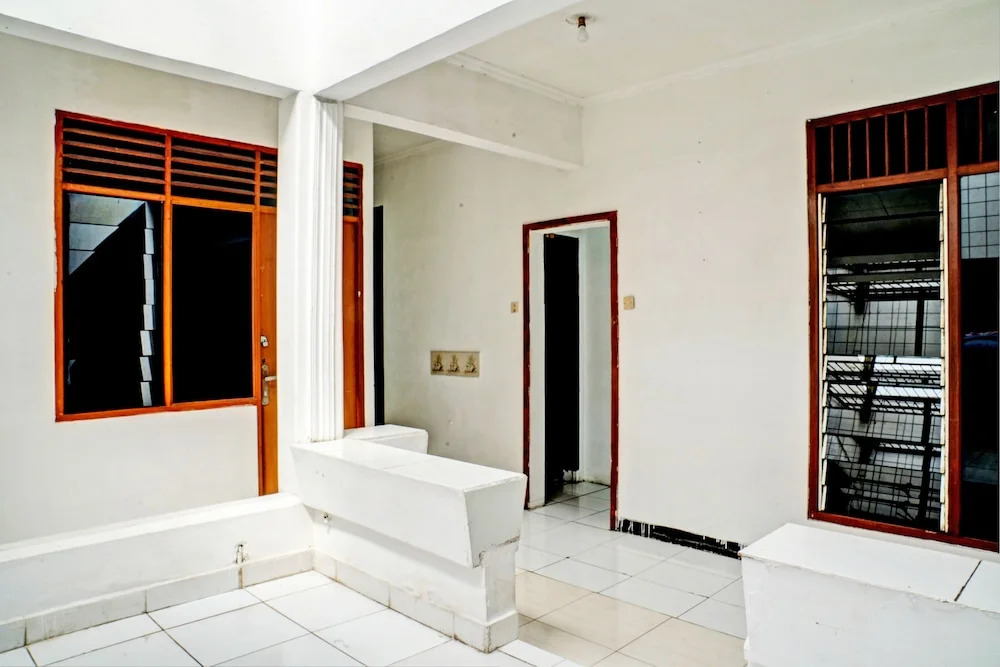 SPOT ON 93475 Garuda Homestay Syariah