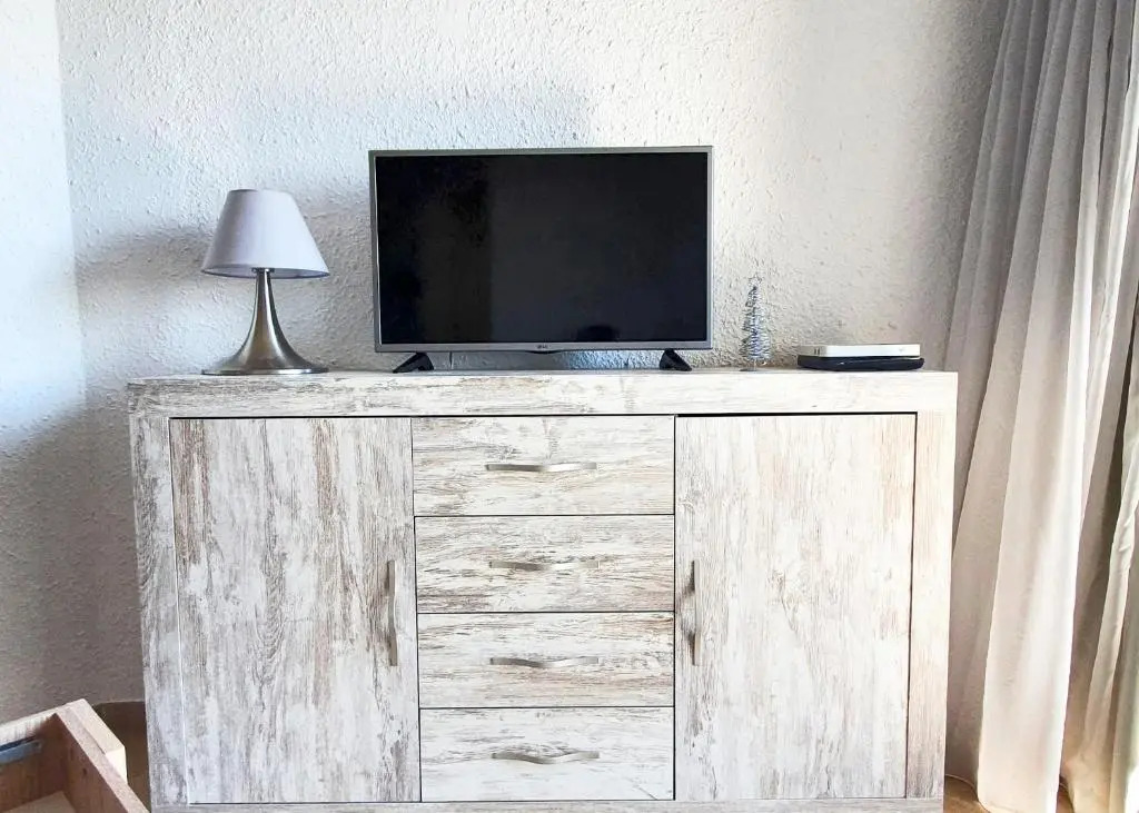 Skol 427 Spacious 1 Bedroom Apartment with Sea Views