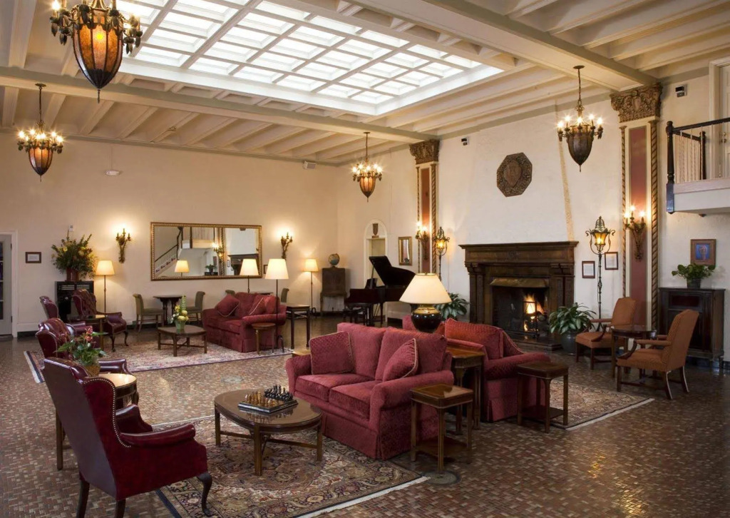 Cardinal Hotel