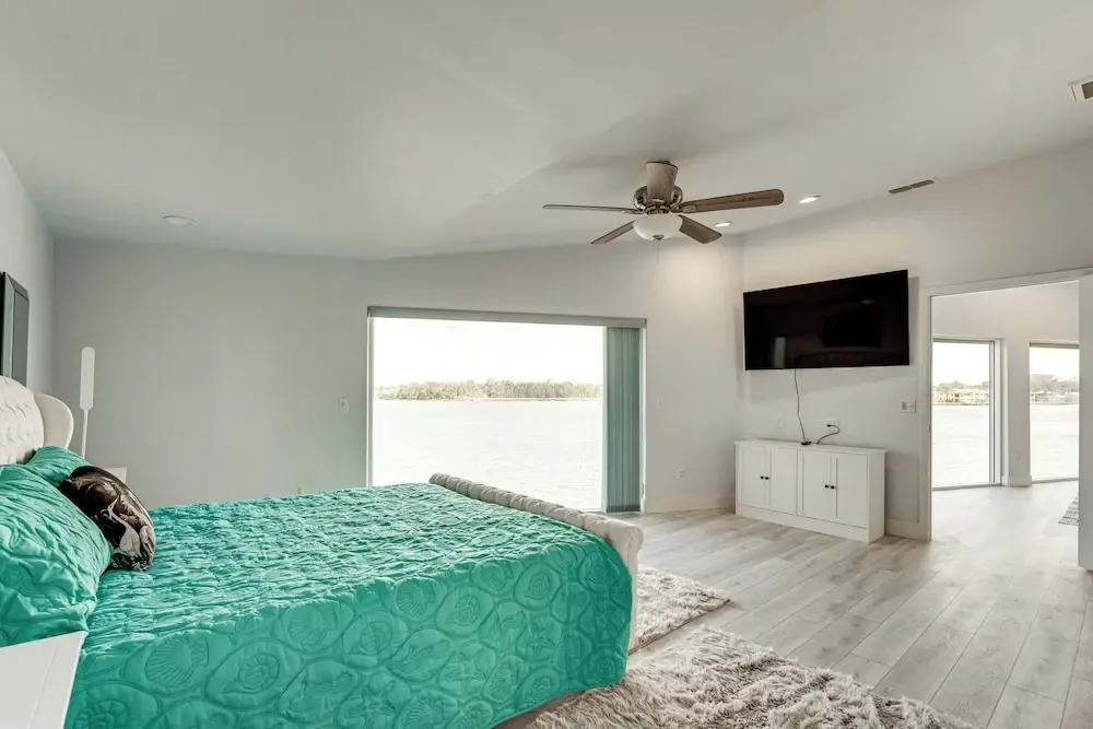 Waterfront Gem: Crystal River Family Home