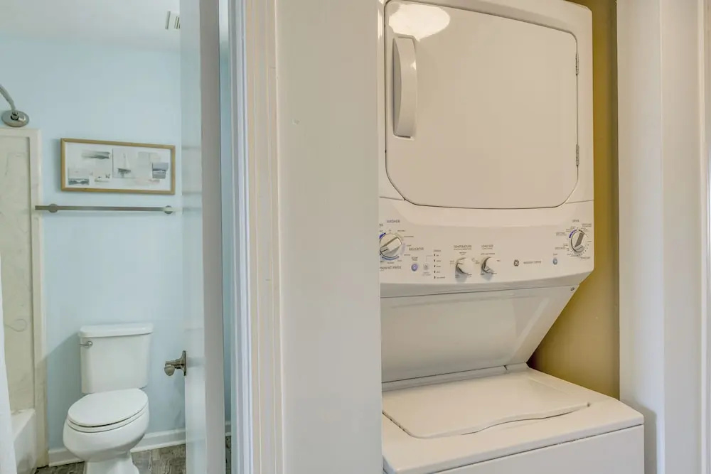 Fish, Swim & Dine: Ocean-view Orange Beach Condo