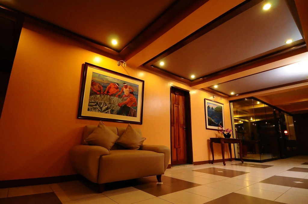Big Apple Hotel & Bar