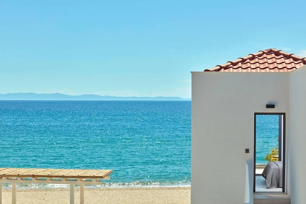 Icon Suites by the sea