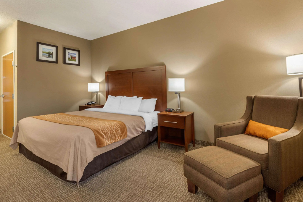 Comfort Inn Walcott near Davenport