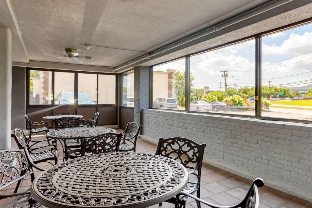 Econo Lodge Hicksville - Long Island